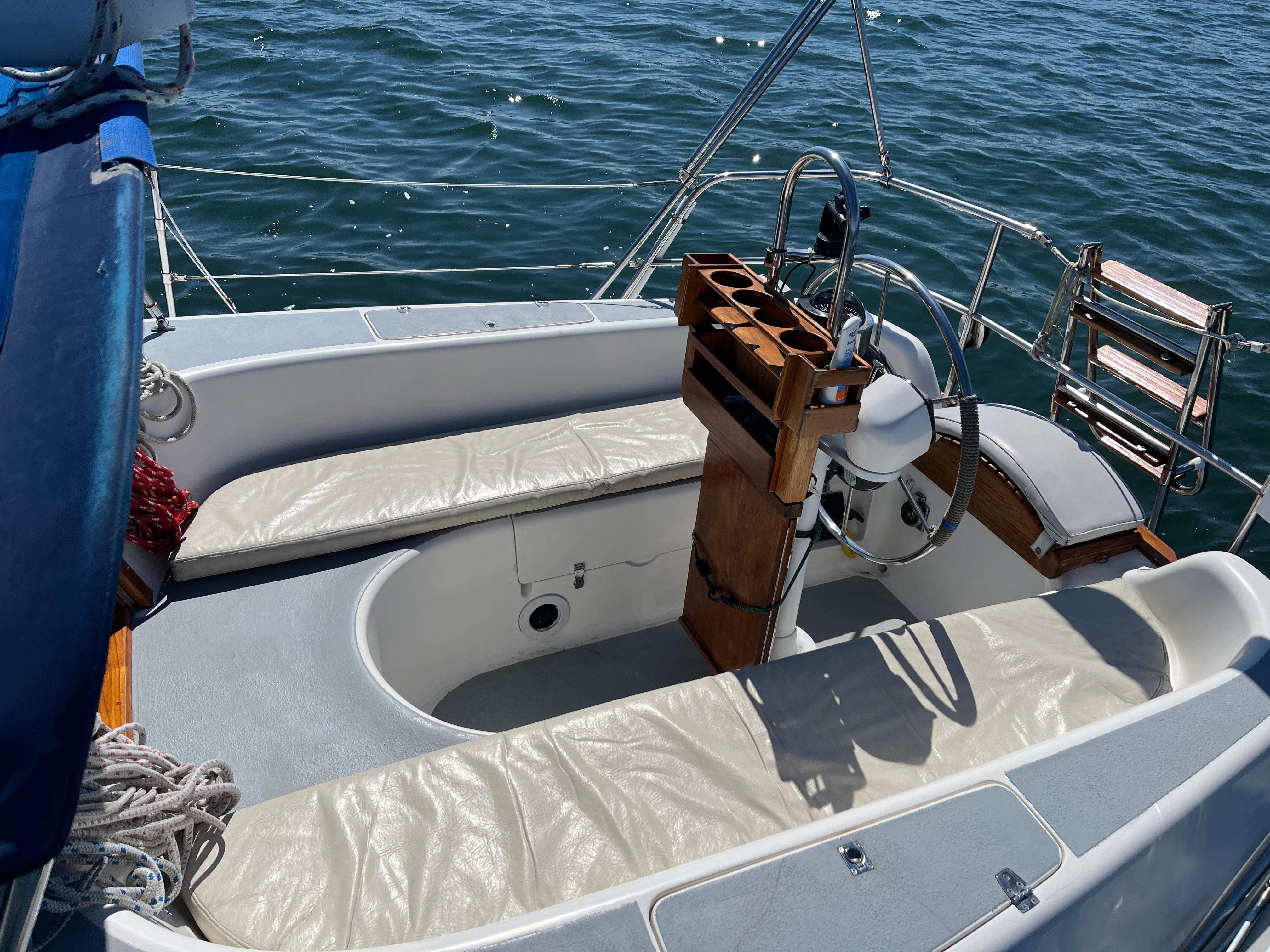 1984 Freedom 32 - 8