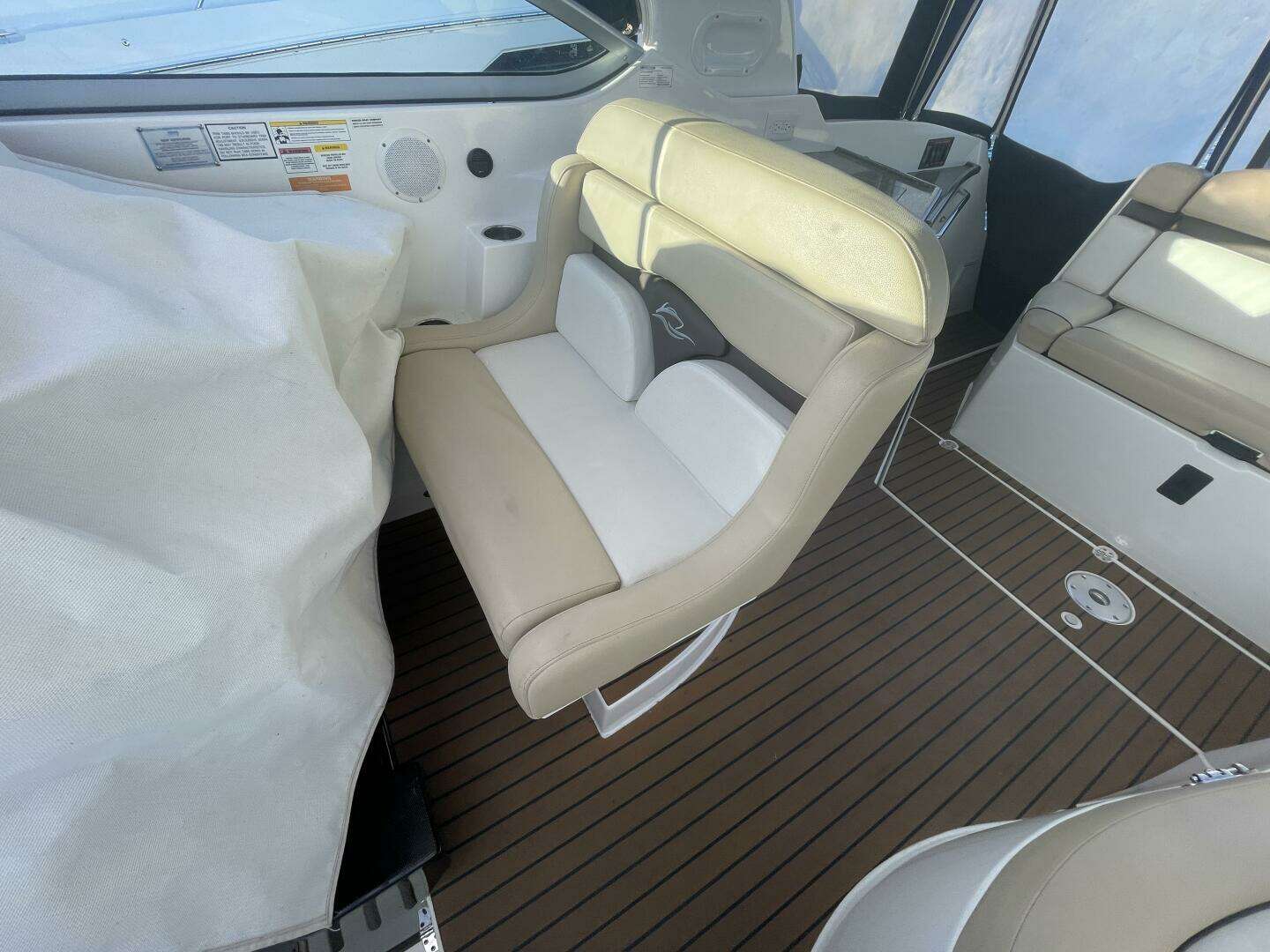 2016 Rinker 310 Express - Image 21