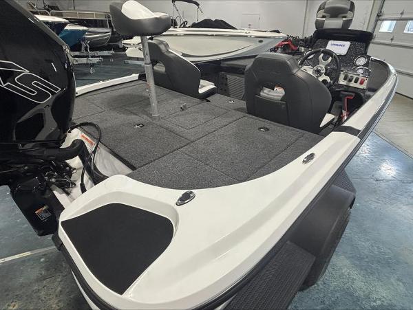 2025 Nitro Z18 boat interior with seating, control panel, and motor in a showroom.