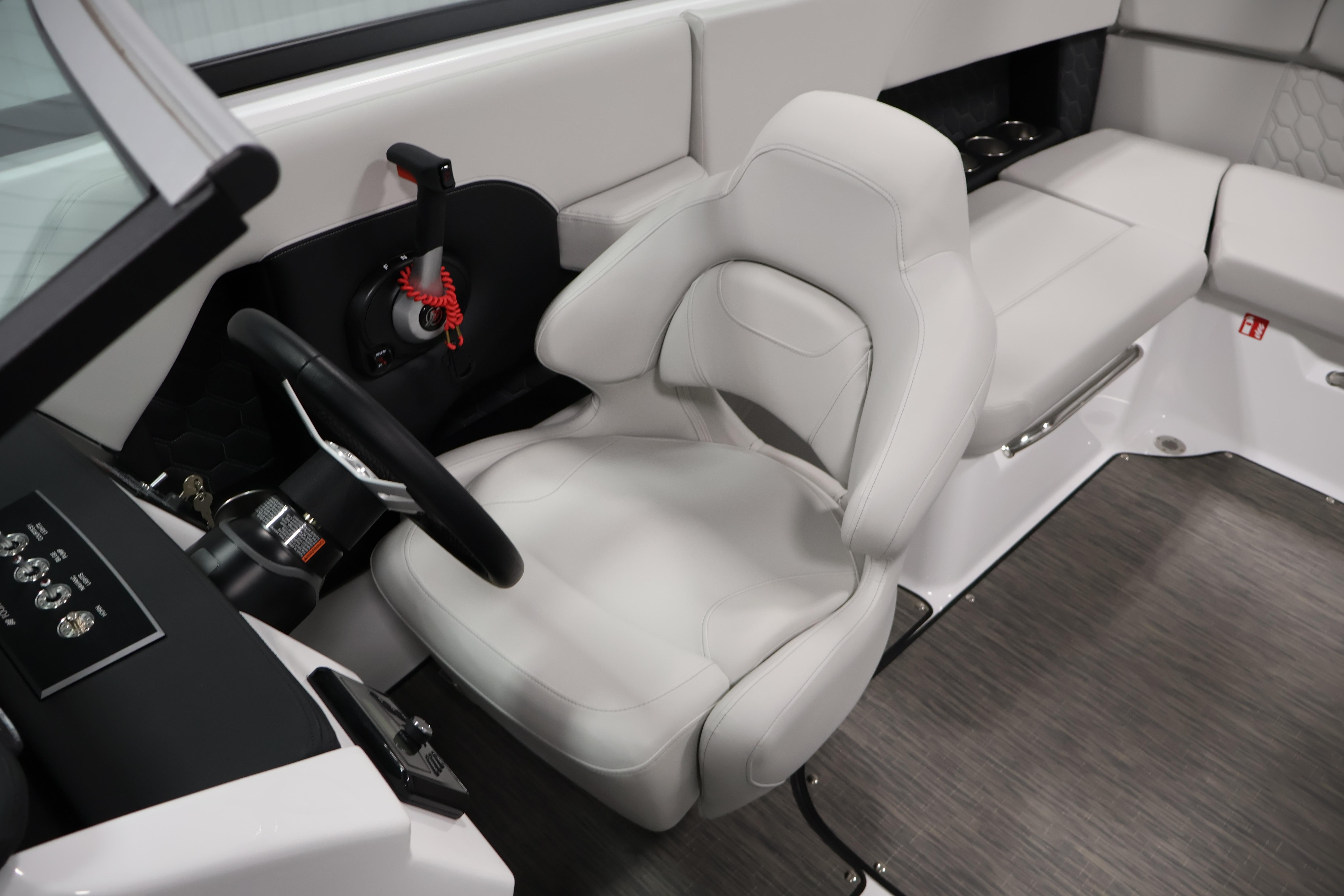 2026 Four Winns H4 Freedom boat interior with sleek white captain's chair and modern dashboard.