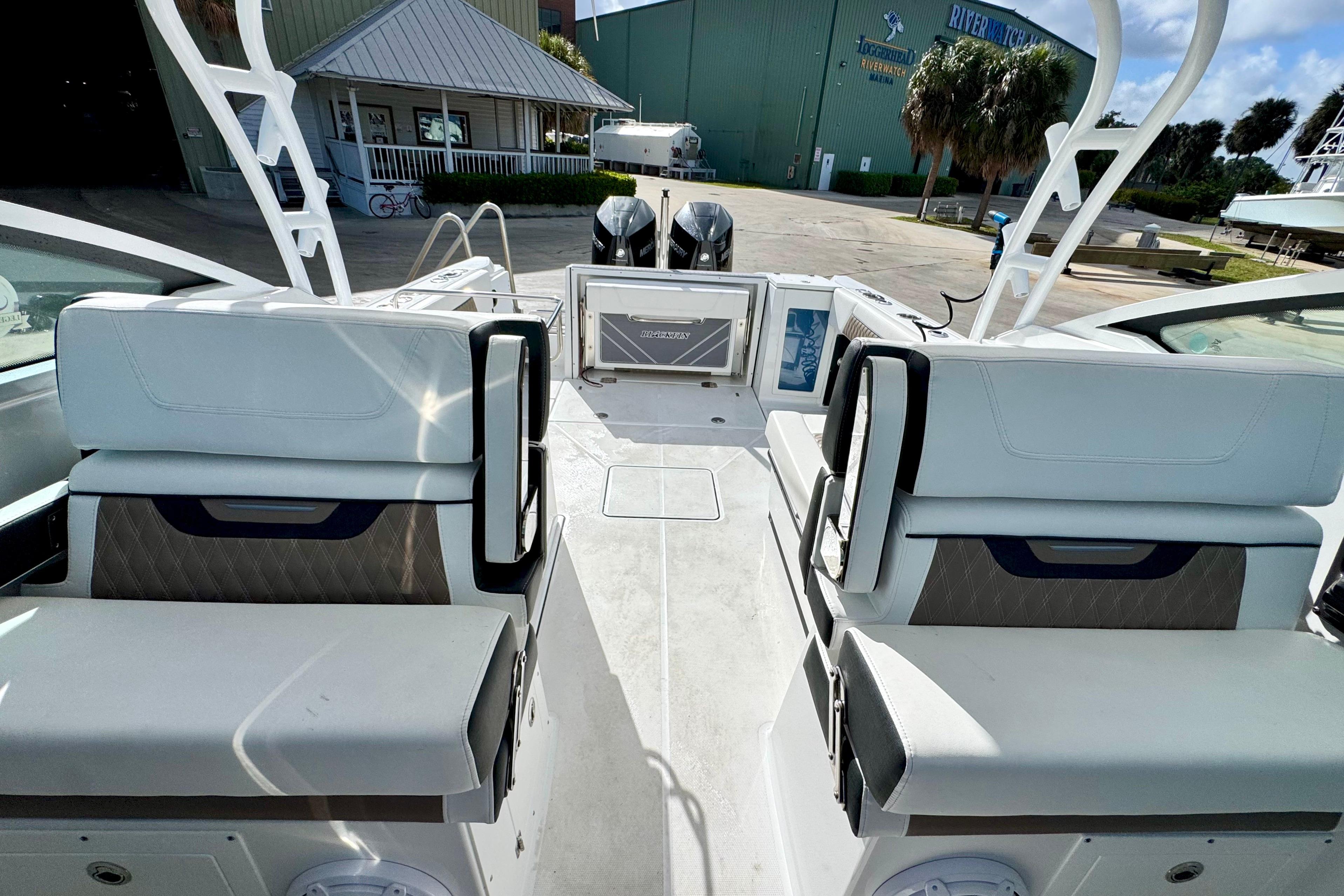 2023 Blackfin 272 DC boat interior with dual seating and modern design.