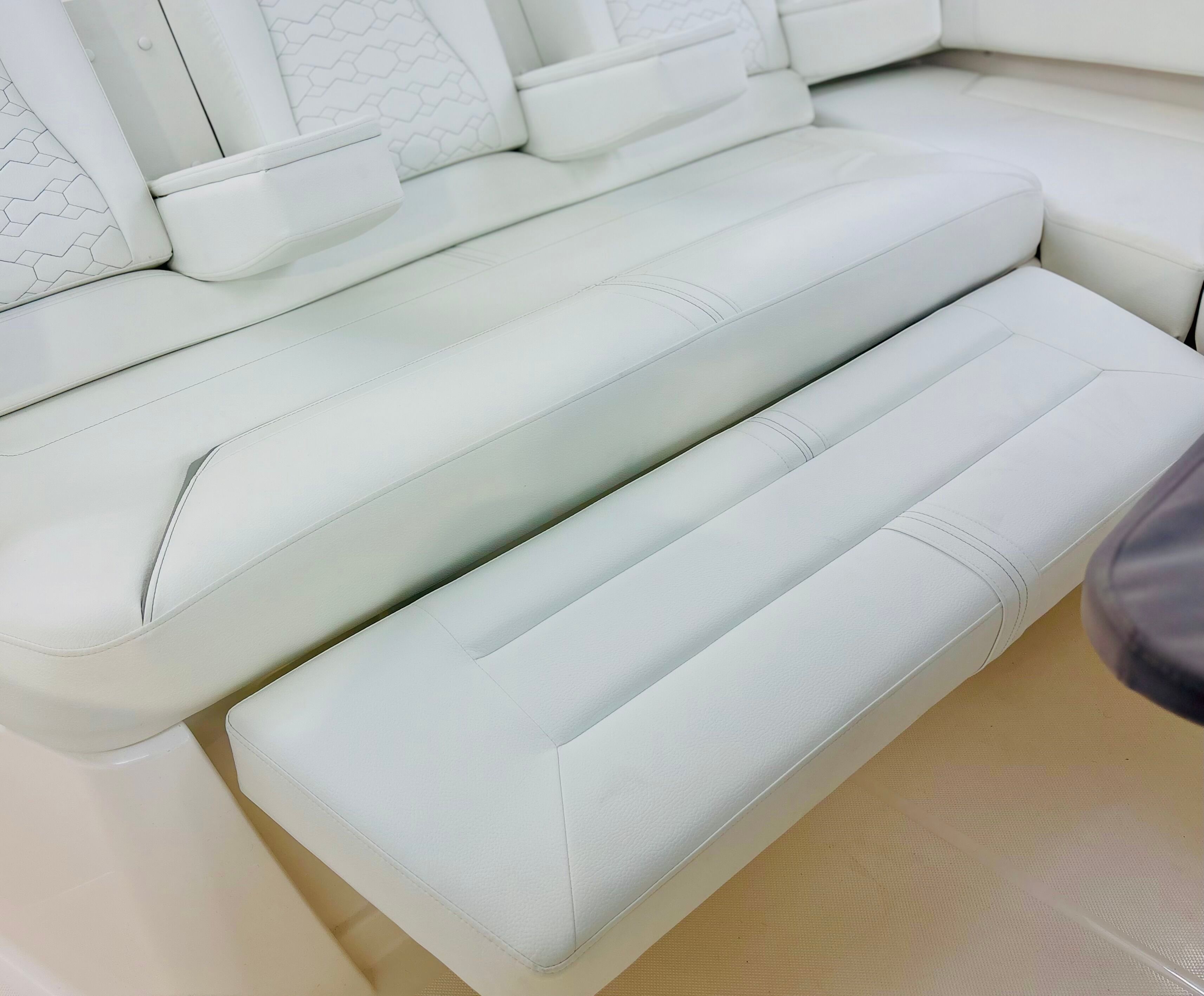 2026 TIARA YACHTS 43 LS - Image 39