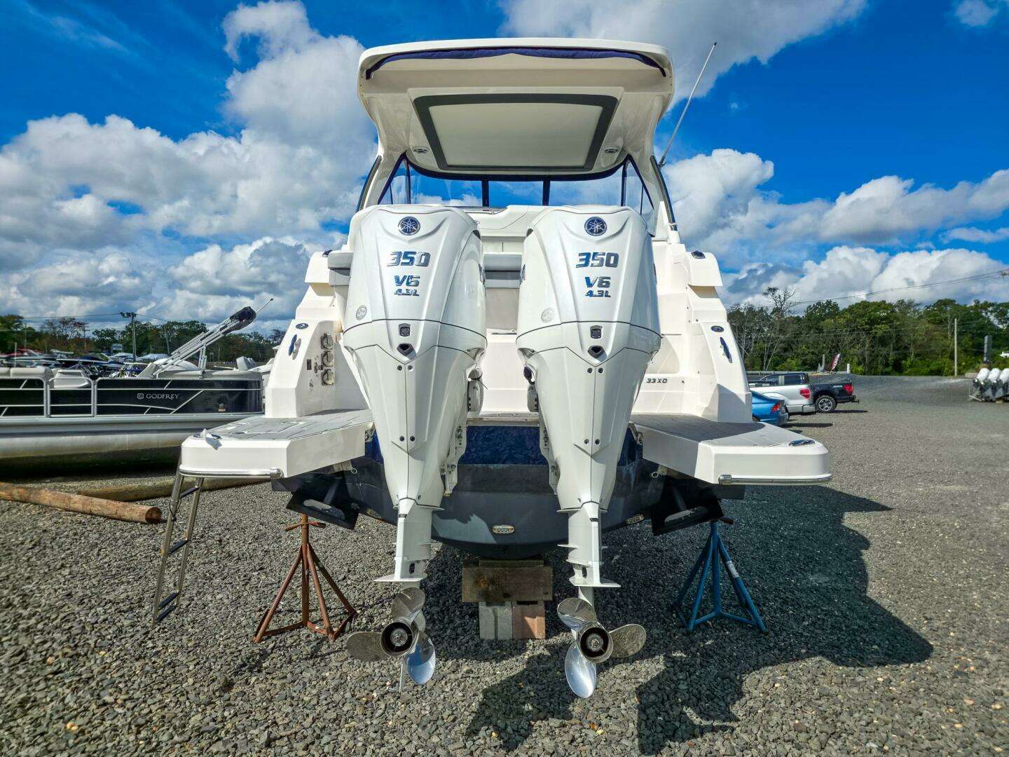 2026 Regal 33 XO - Image 12