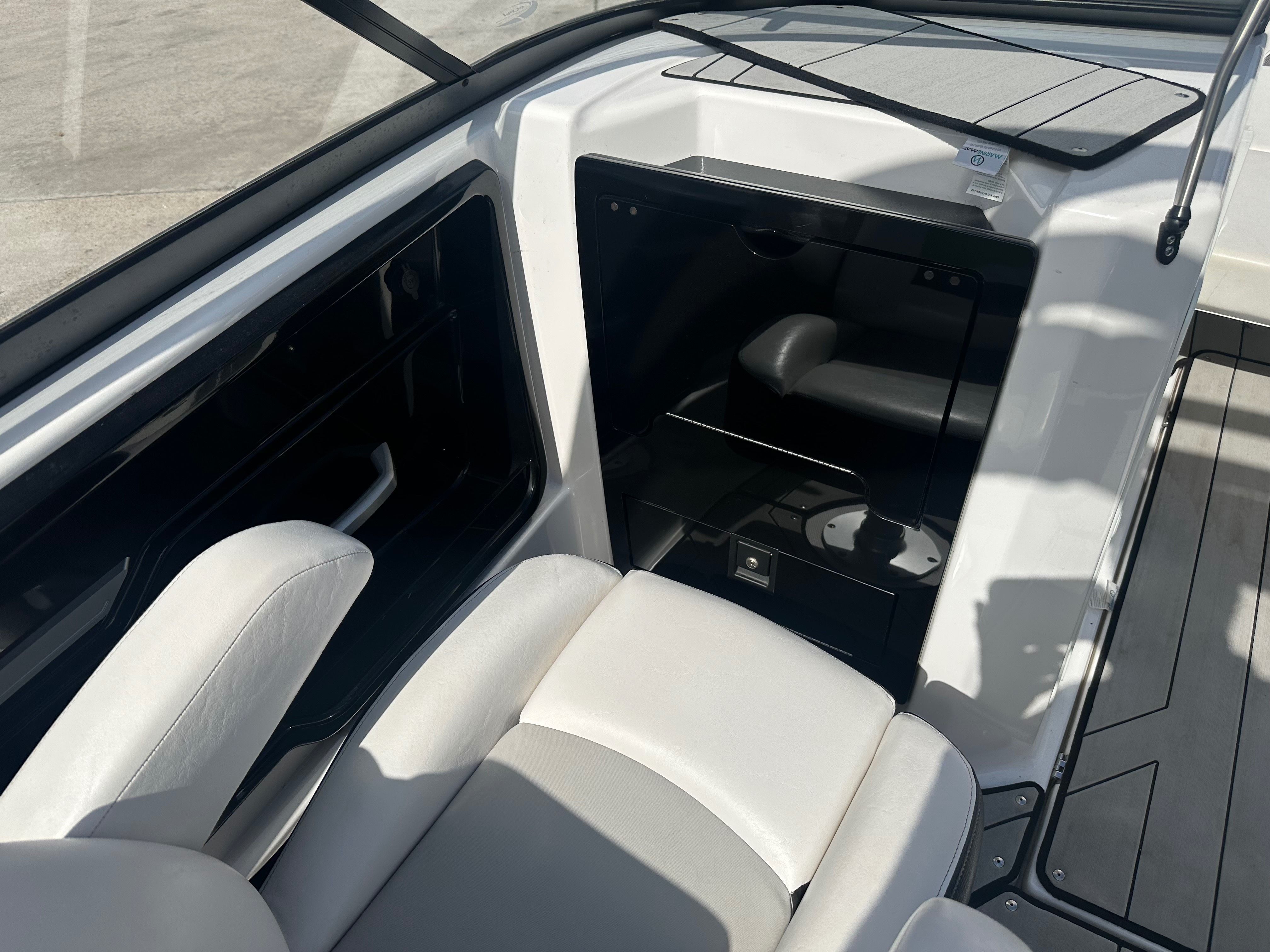 2022 Yamaha Boats 212XE - 14