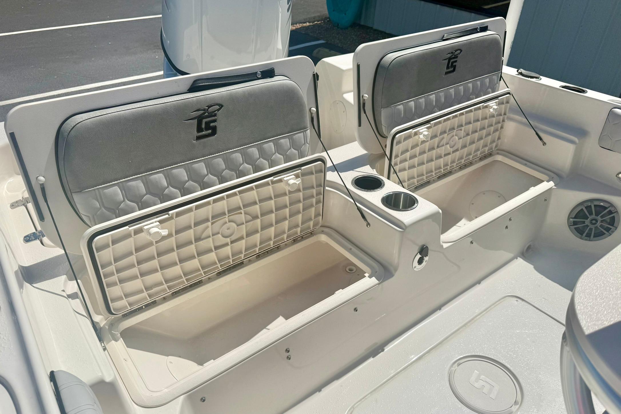 2026 Carolina Skiff 21 Ultra Elite boat seating with storage compartments and cup holders.