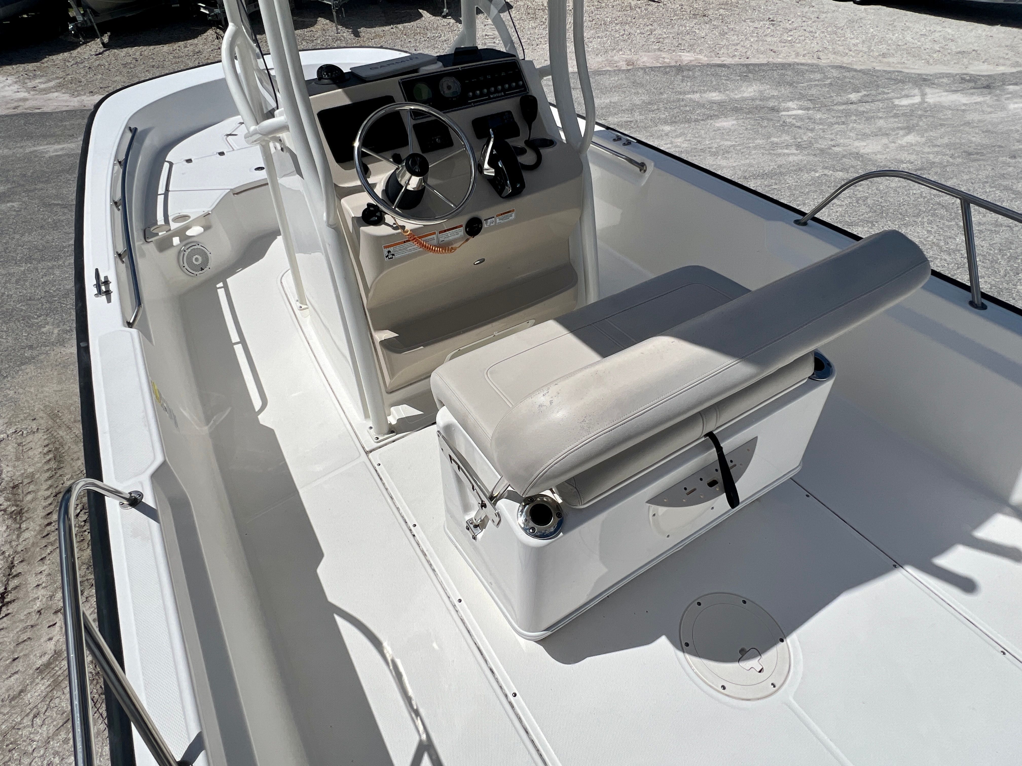 2023 Boston Whaler 210 Montauk - 10