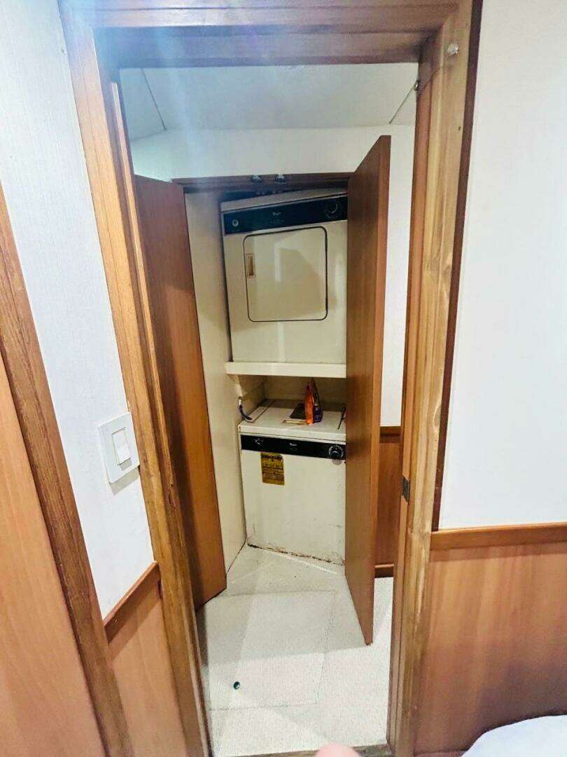 1988 Bertram 54' - Image 27