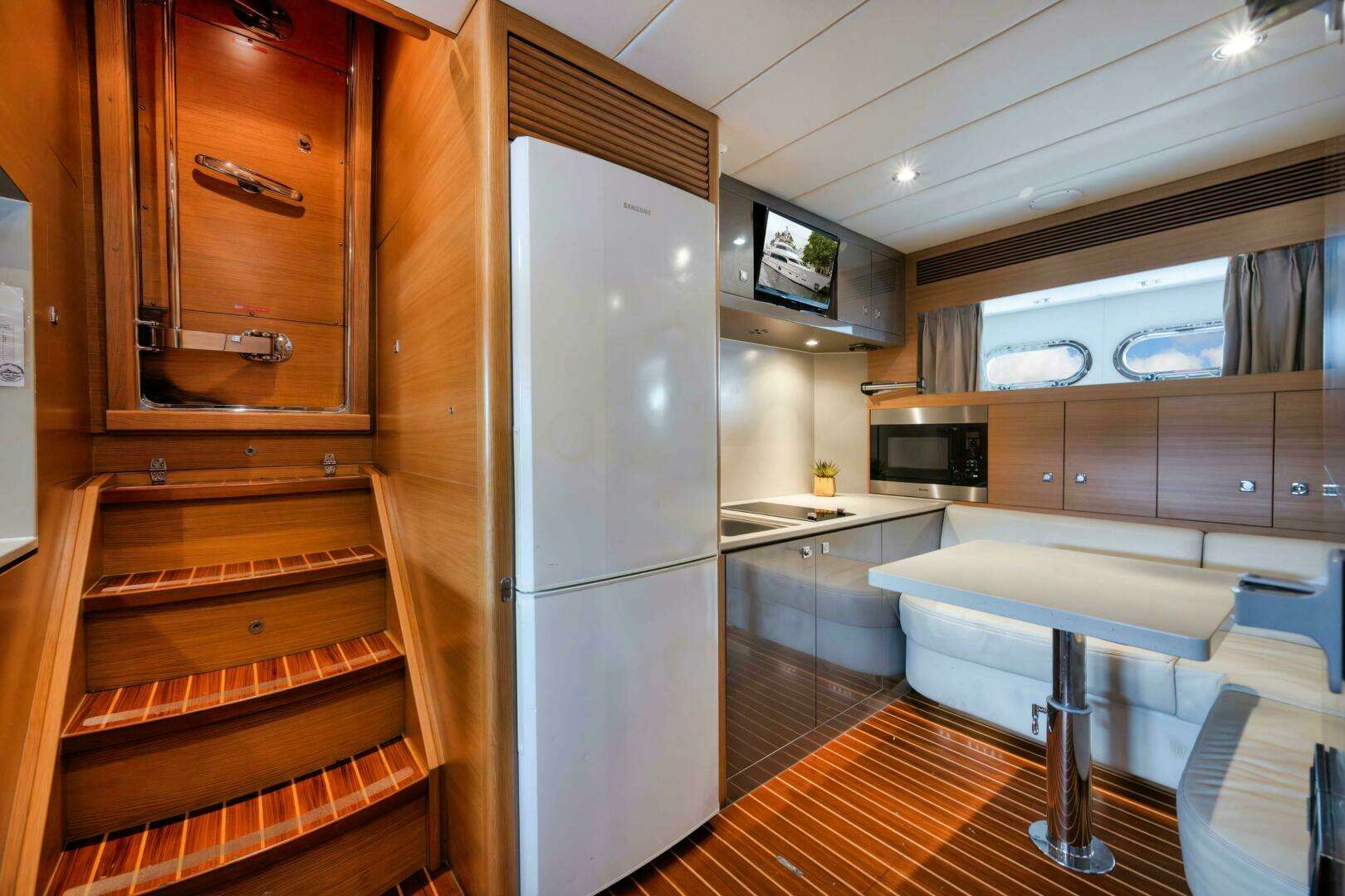 2012 Horizon P110 Tri-Deck - Image 38