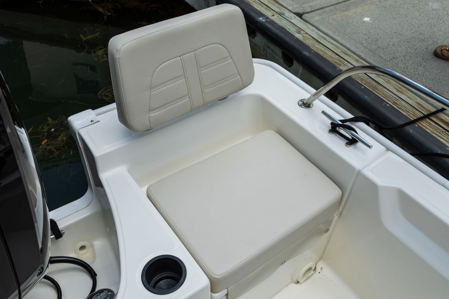 2026 Boston Whaler 190 Montauk - 32