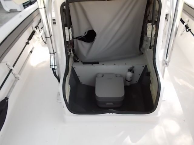2018 Yamaha Boats 190 FSH Deluxe - 41