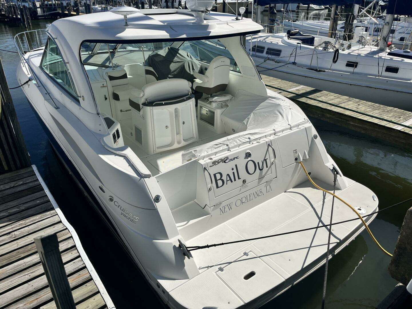 2008 Cruisers Yachts 390 Sport Coupe - Image 4