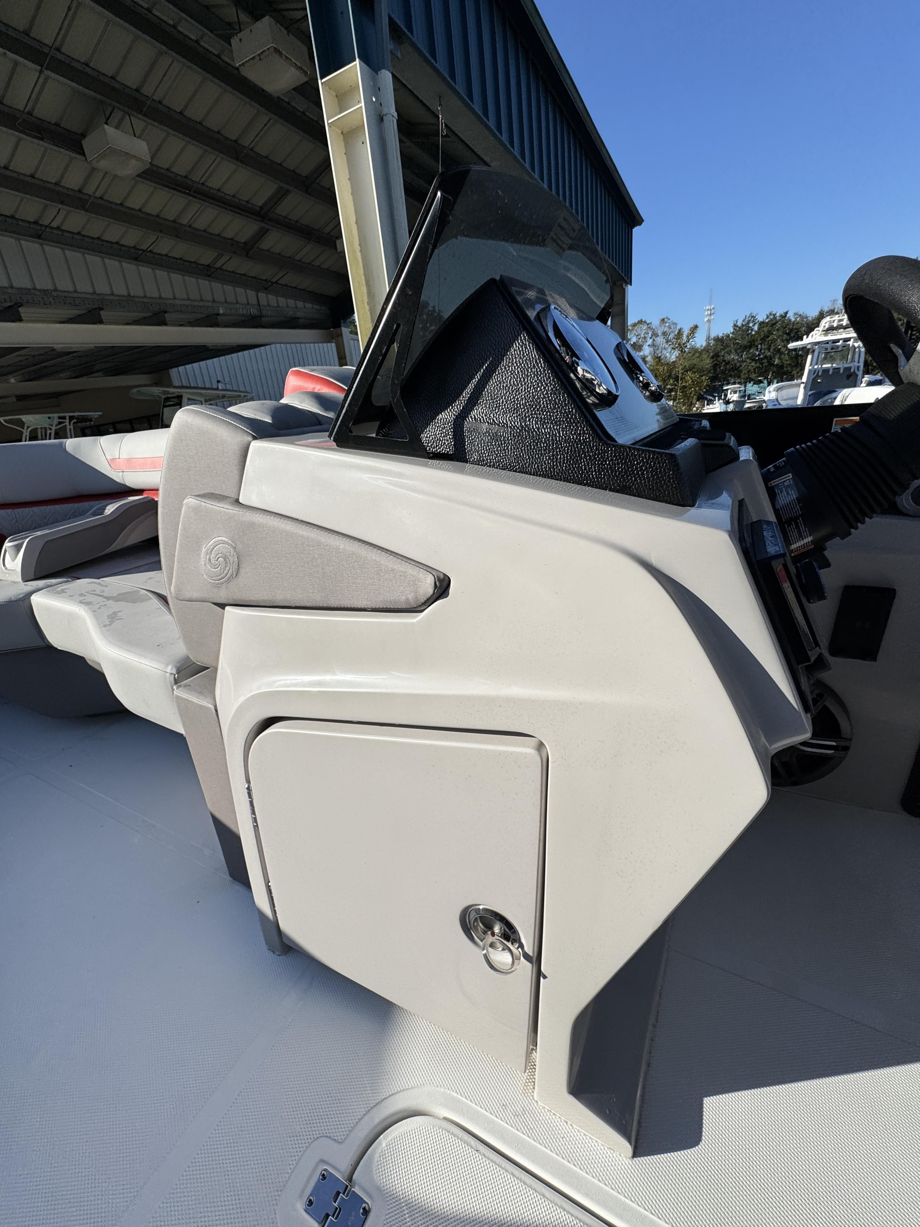 2025 Hurricane FunDeck OB FD 2360 SFL OB - 37