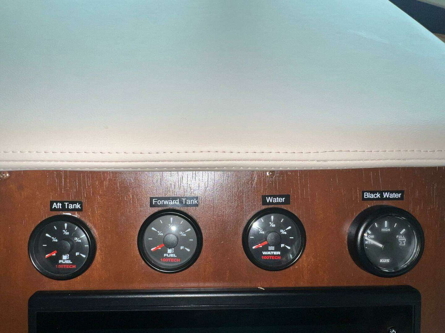 1988 Hatteras Motor Yacht - Image 55