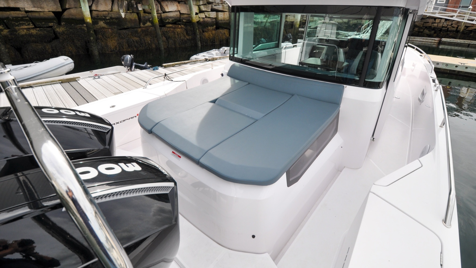 2022 Axopar 37XC - Image 10