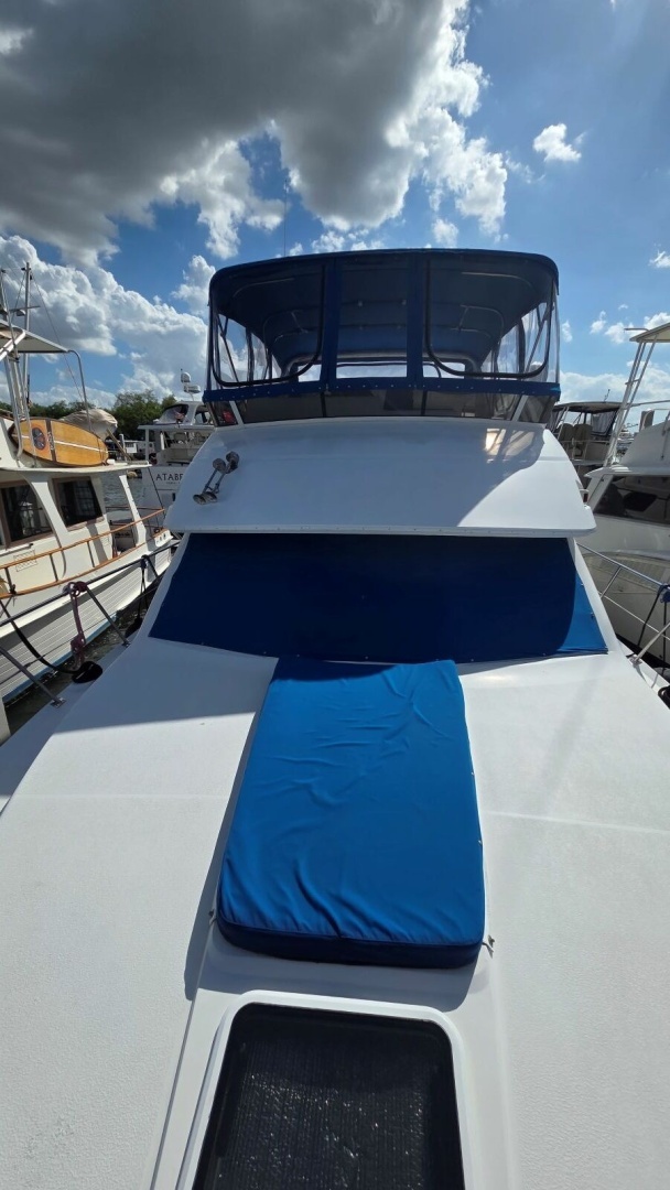 1998 Carver 405 Aft Cabin Motor Yacht - Image 28