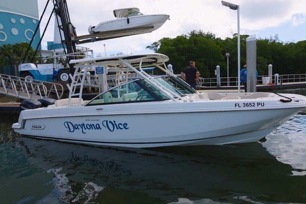 2014 Boston Whaler Vantage