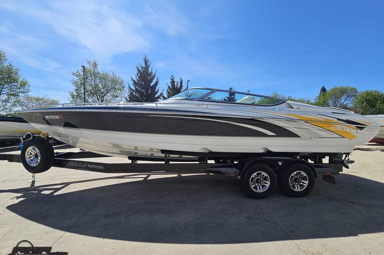 2014 Formula 292 FASTech boat on trailer under clear blue sky.