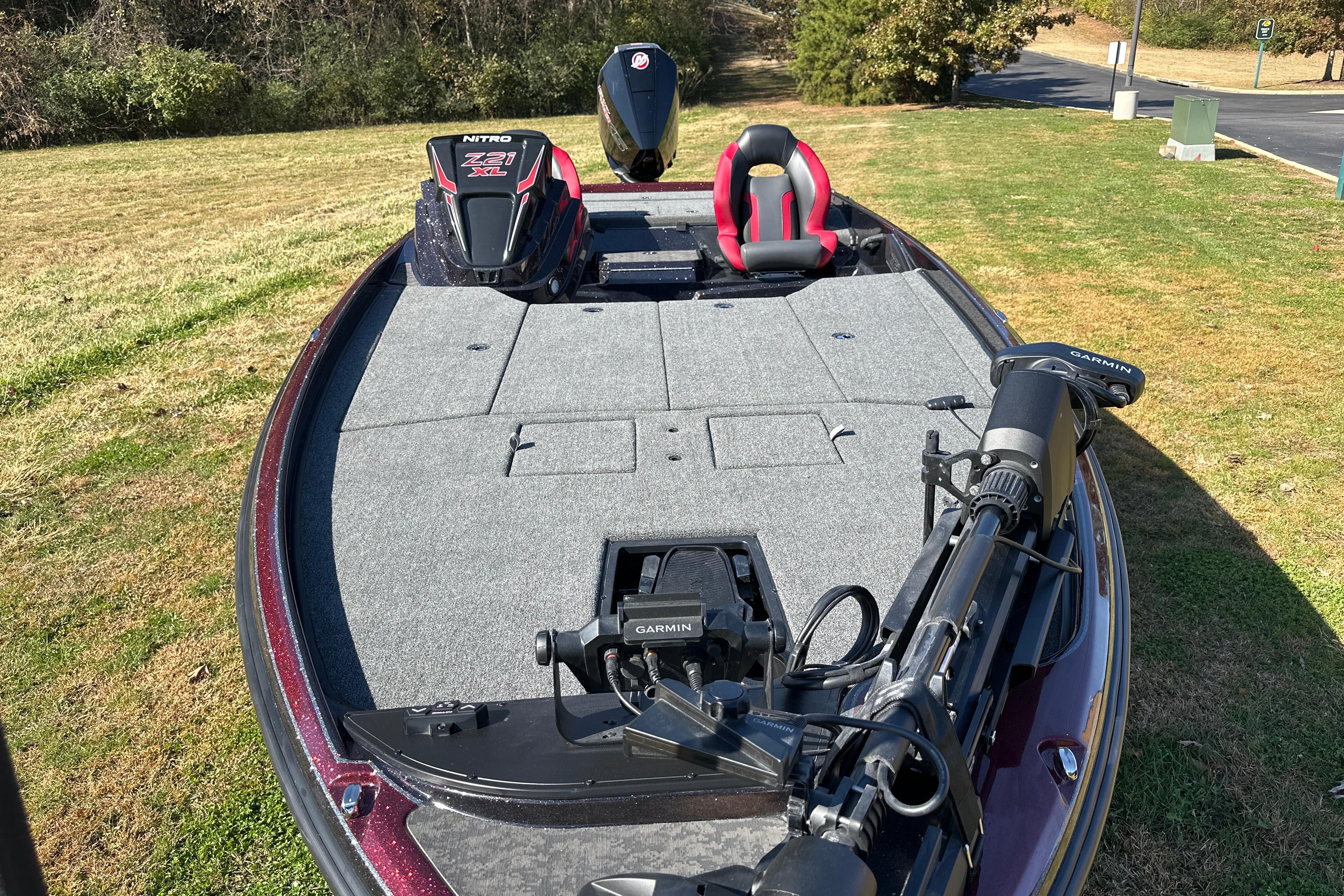 2026 Nitro Z21 XL Pro boat with Garmin equipment on grassy area.