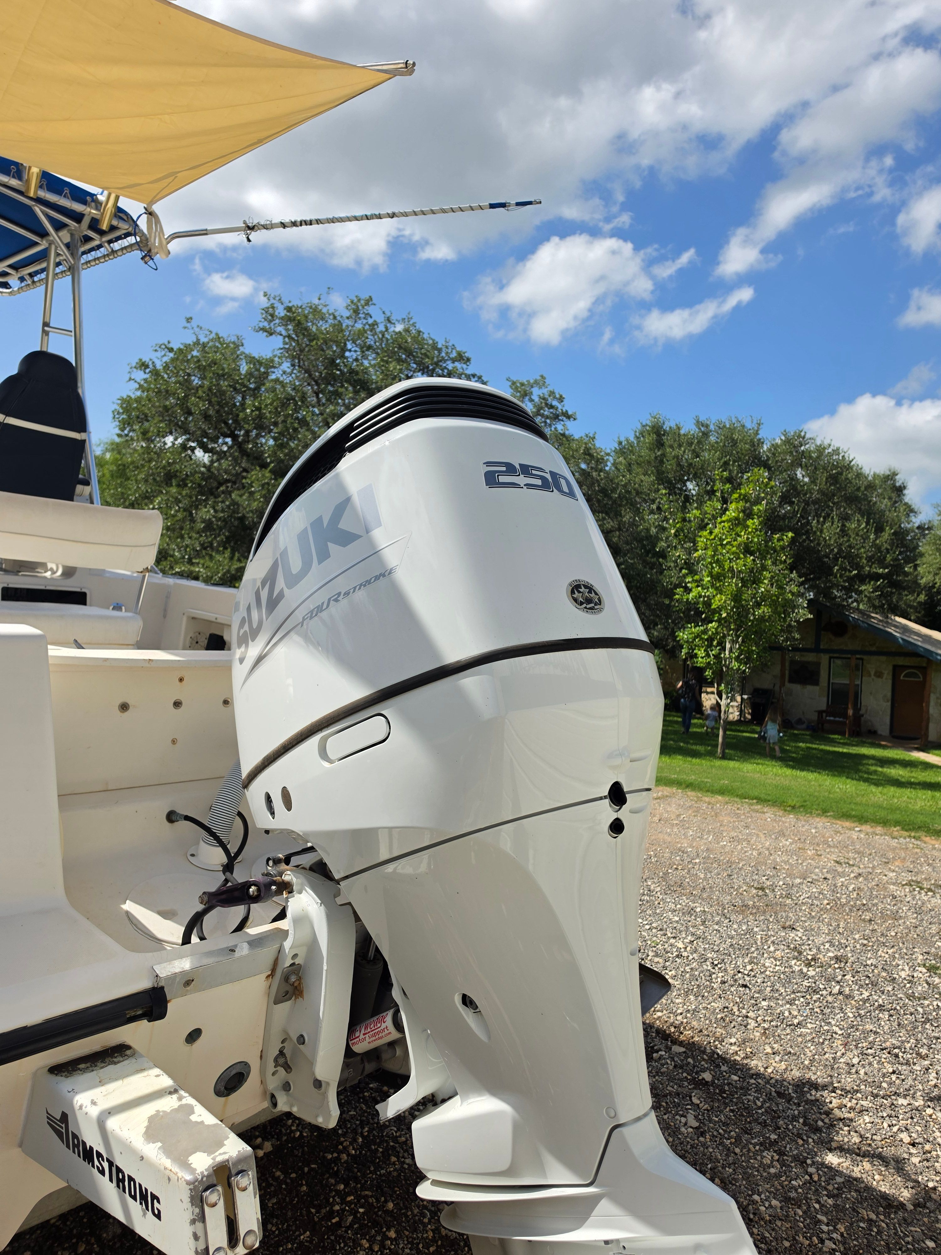 A Suzuki 250 outboard motor is mounted on a 1998 Hydra-Sports 2450 boat.