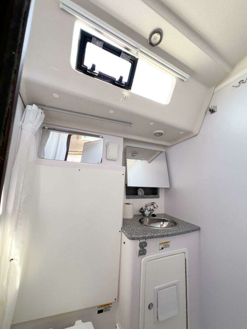 2019 Catalina 425 - Image 24