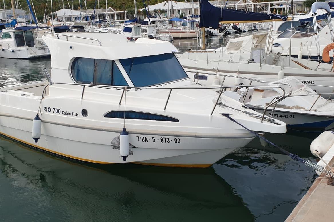 2000 RIO 700 cabin fish