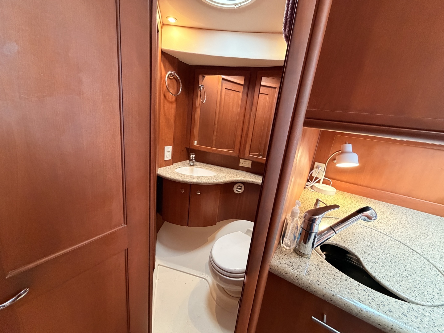 2006 Silverton 38 Convertible - Image 17