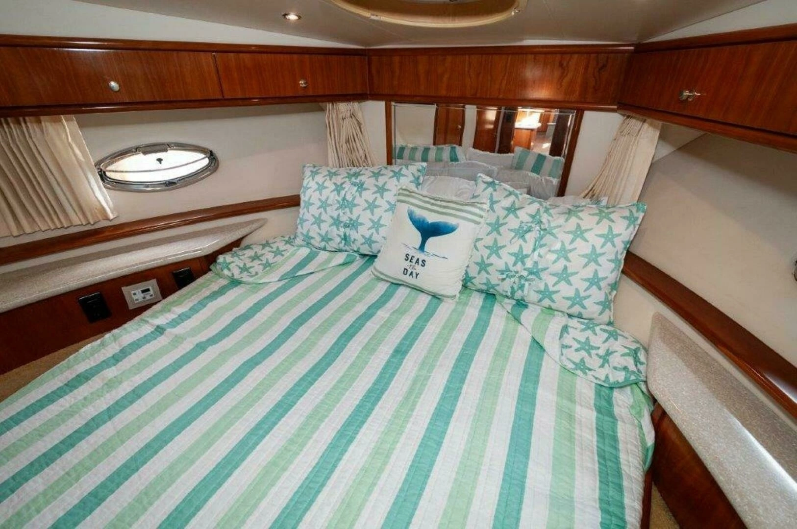 2002 Carver 444 Cockpit Motor Yacht - Image 21
