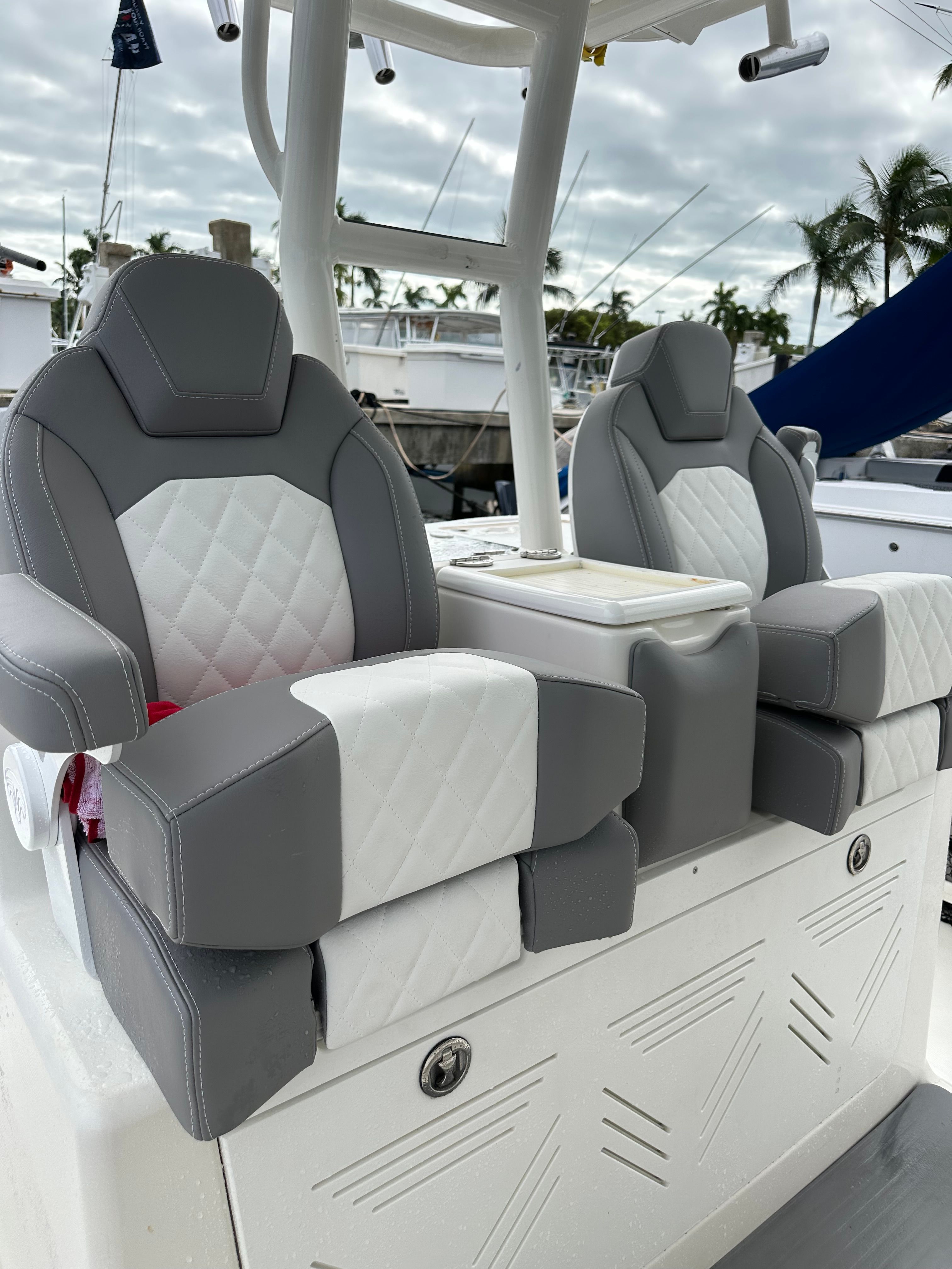 2009 Everglades 365 Center Console - 43