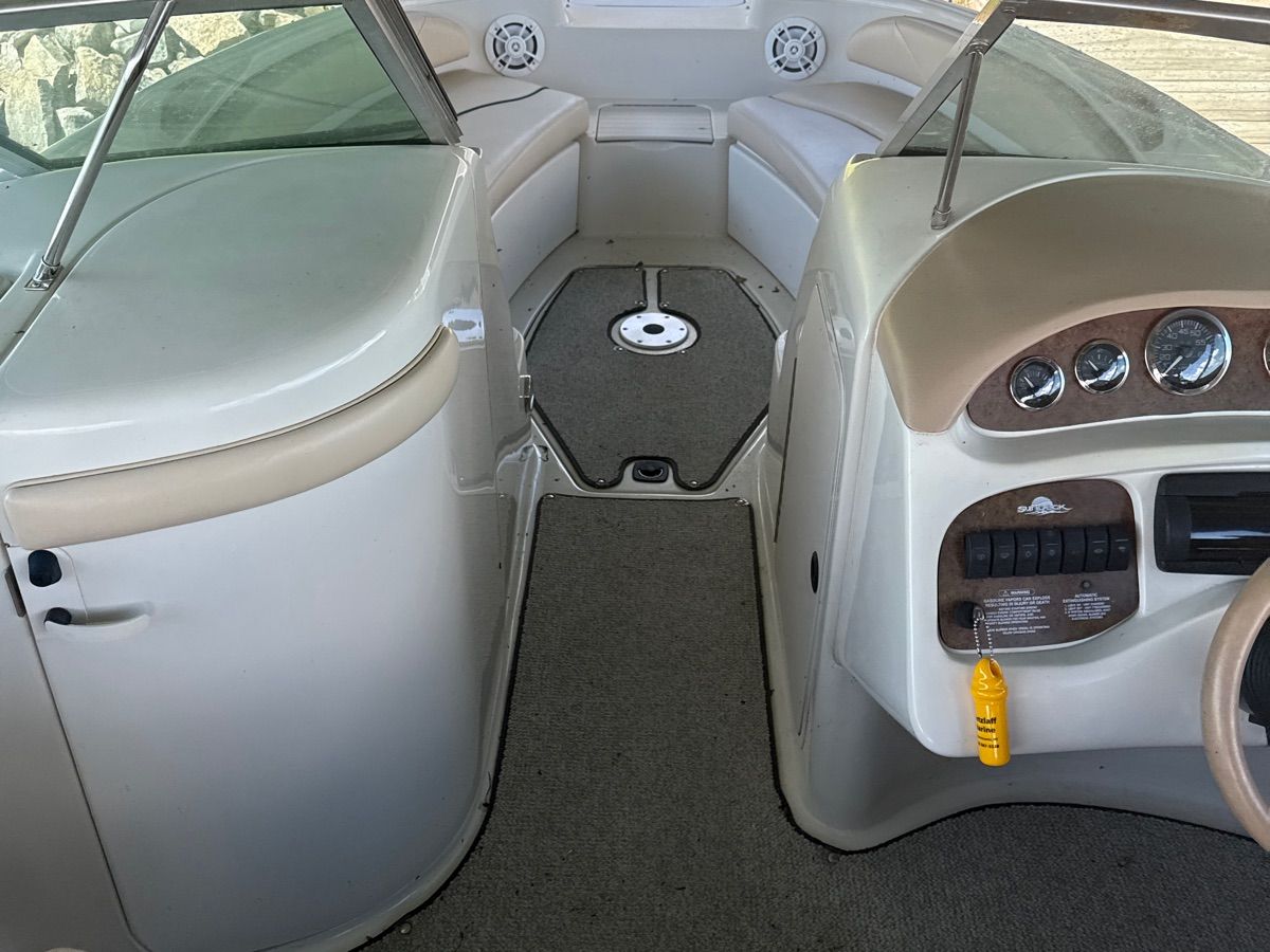 1999 Sea Ray 210 Sedan Bridge - 9