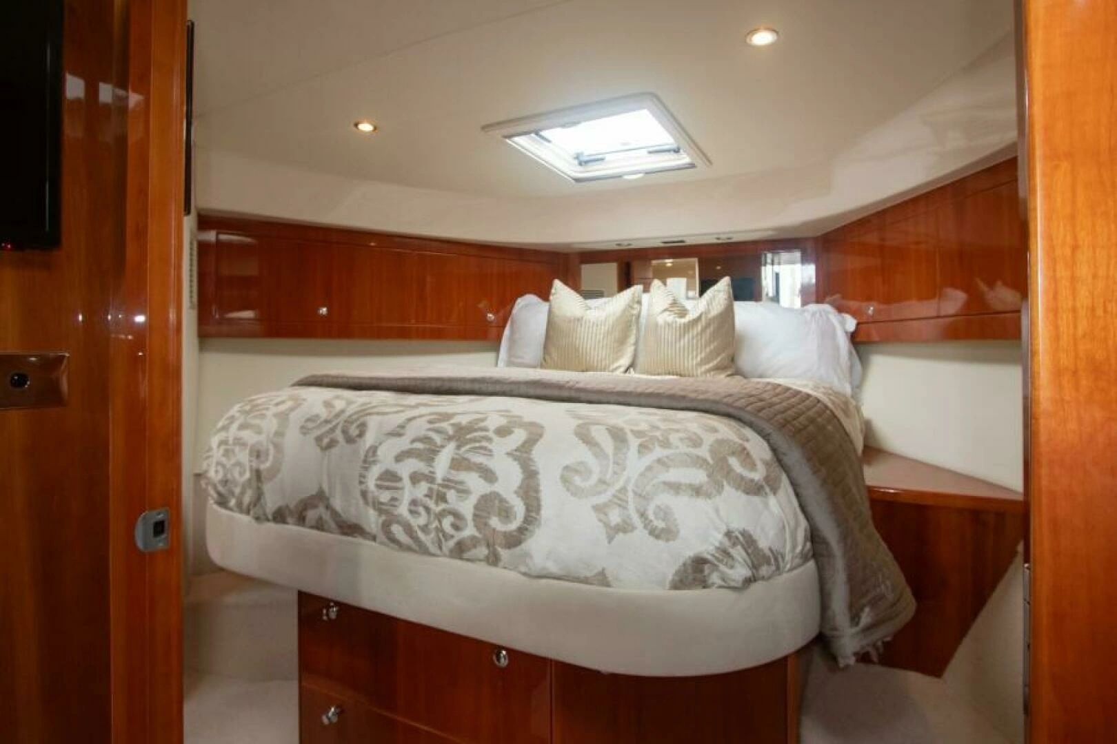 2012 Riviera 50 Sport Yacht - Image 5