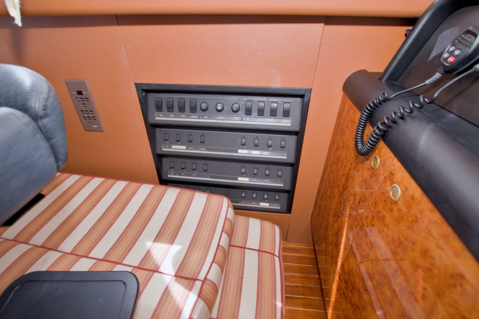 1998 Lazzara Yachts 76 Skylounge Grand Salon - Image 58