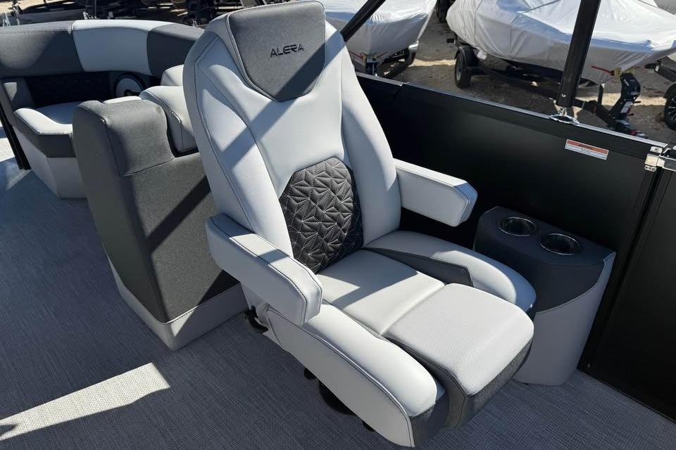 Luxurious Alera M 25Q 2026 boat seat with armrests and cup holders.