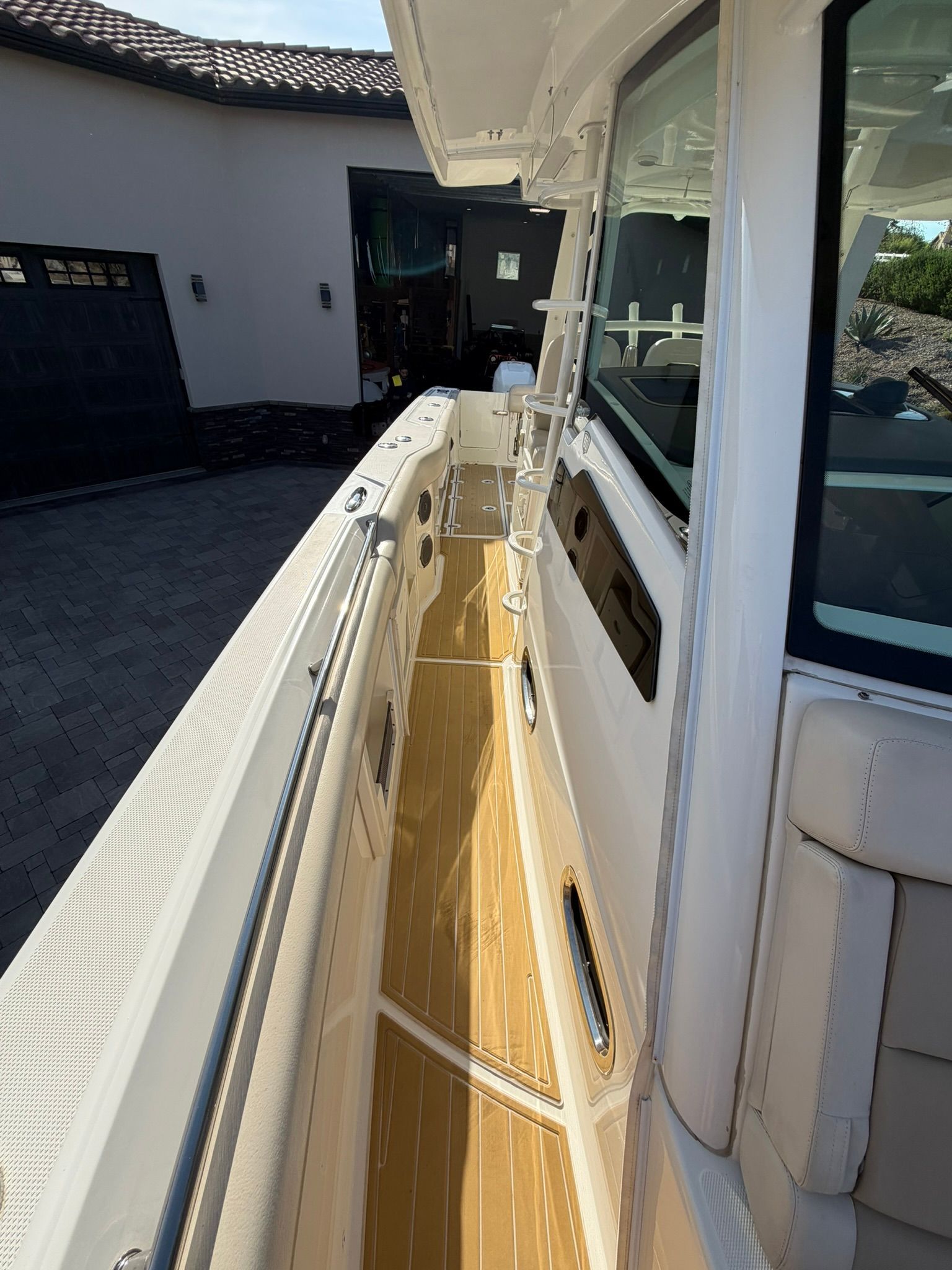 2018 Boston Whaler 380 Outrage - 43