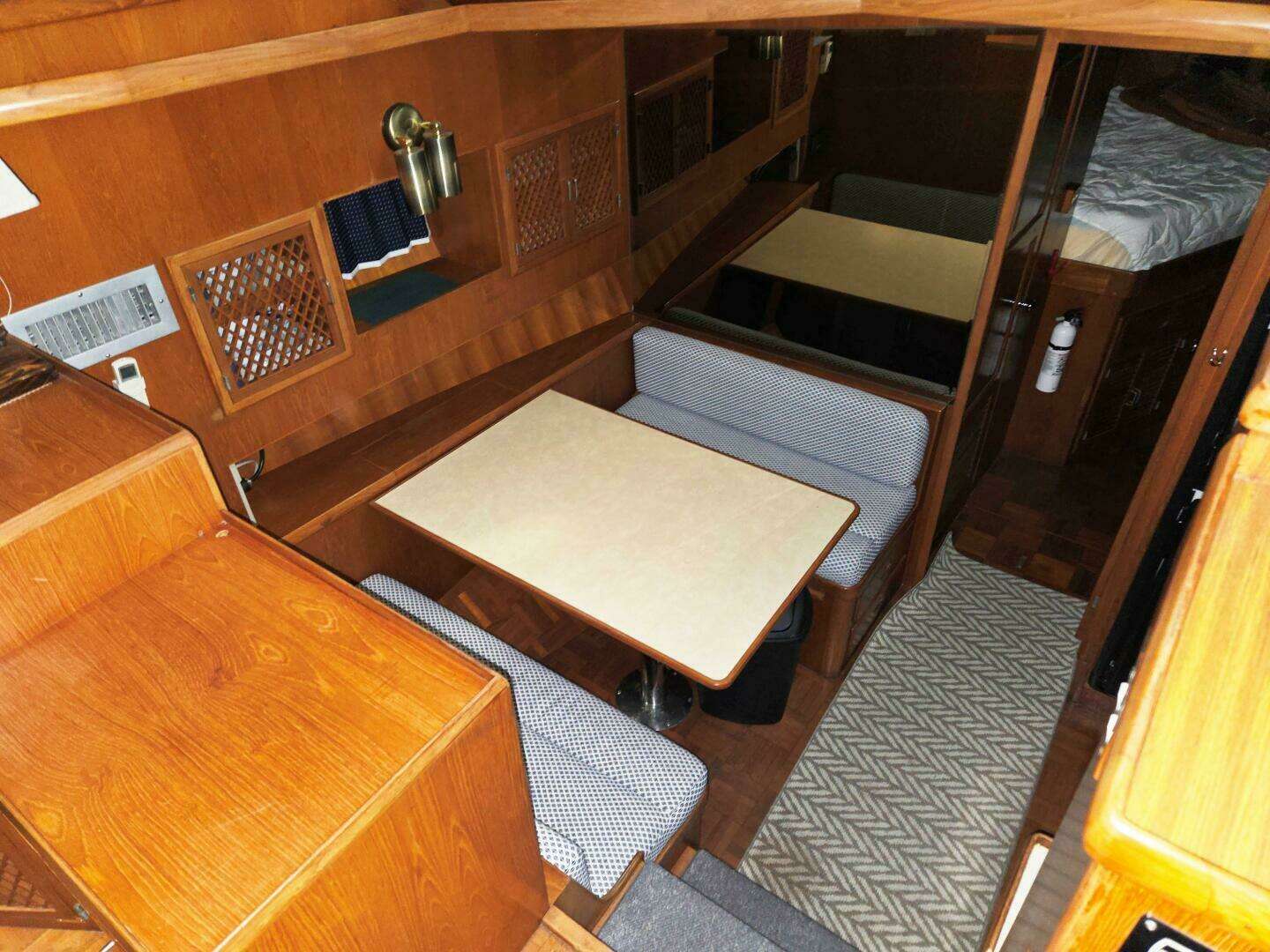 1989 Marine Trader 47 Cockpit Motor Yacht - Image 18
