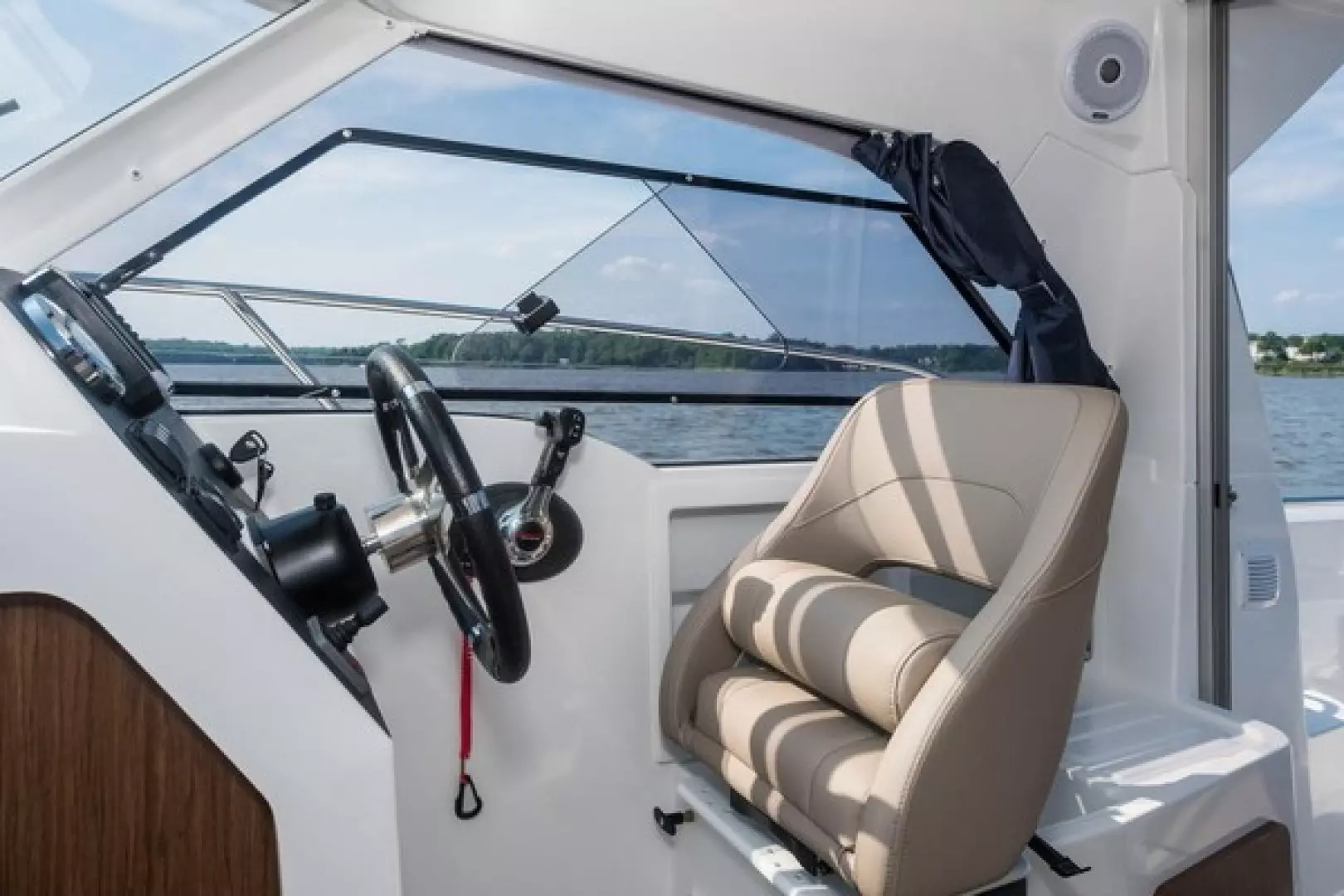 2026 Beneteau Antares 7 - Image 13