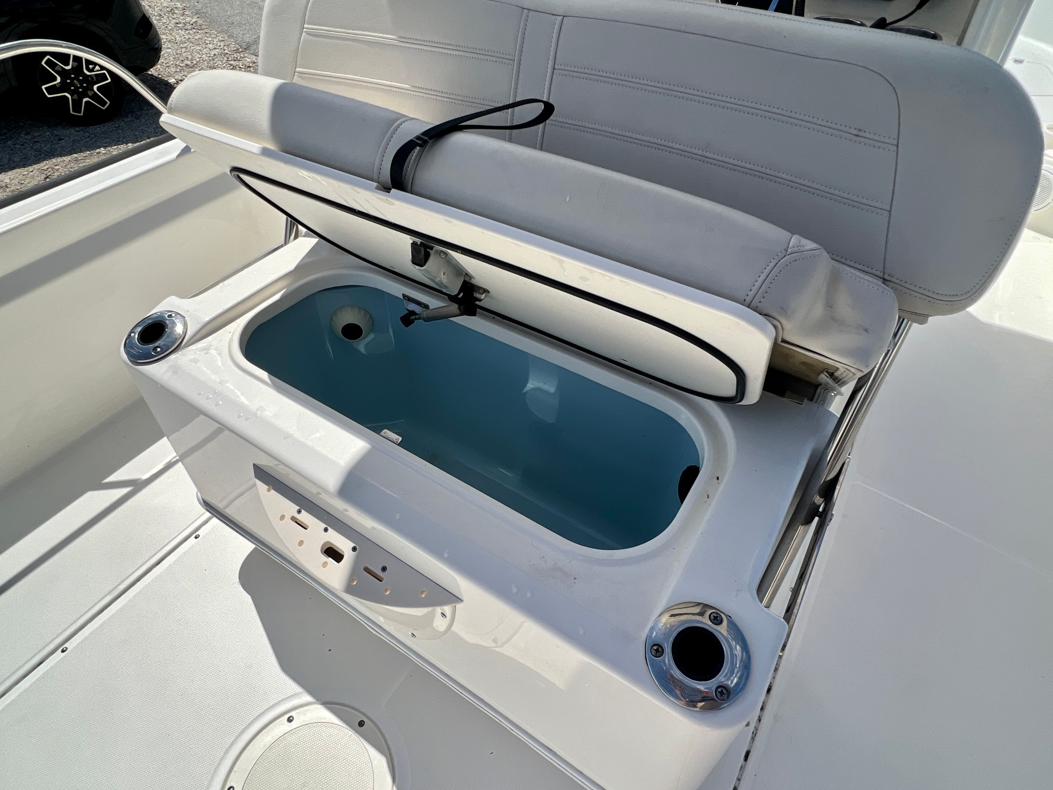 2023 Boston Whaler 210 Montauk - 22