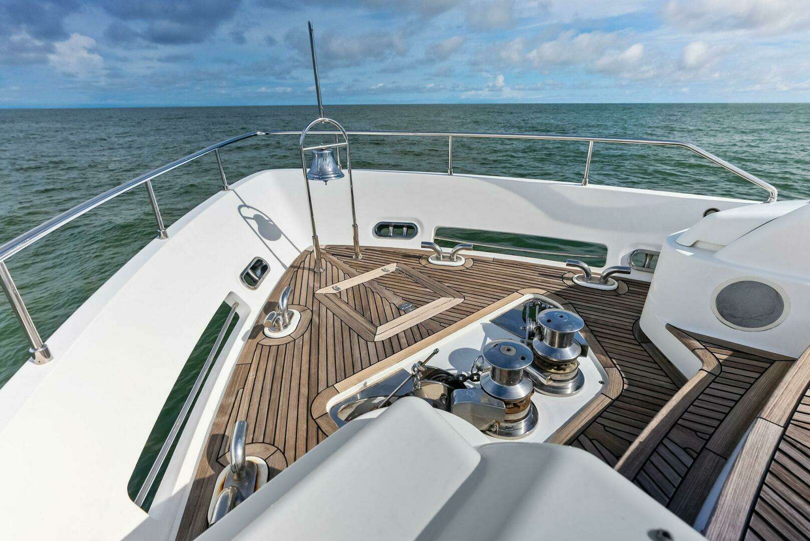 2014 Custom Line 100 - Image 35