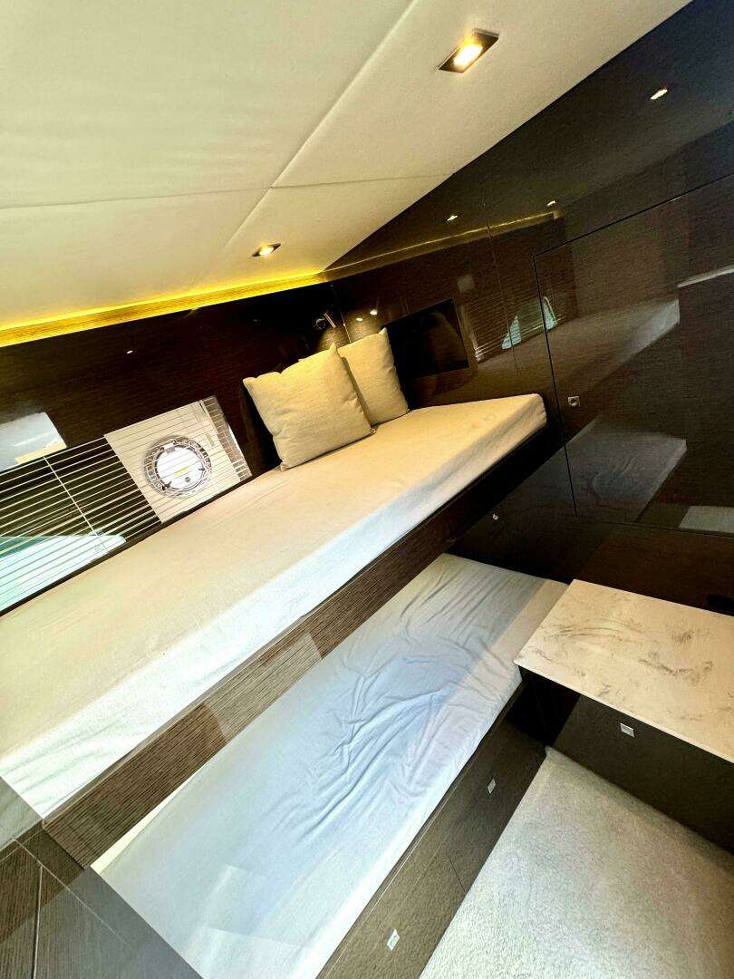 2020 Cruisers Yachts 50 Cantius - Image 34