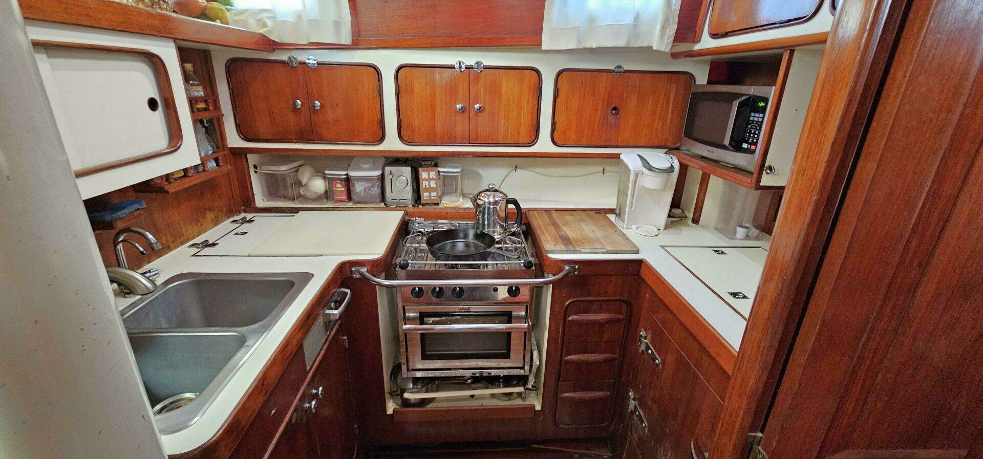 1980 Gulfstar Sailmaster - Image 12