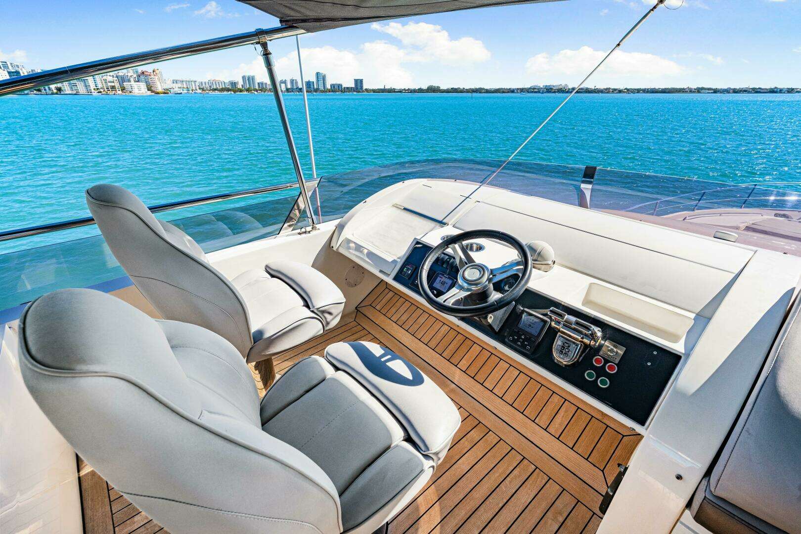 2014 Princess Y72 - Image 101