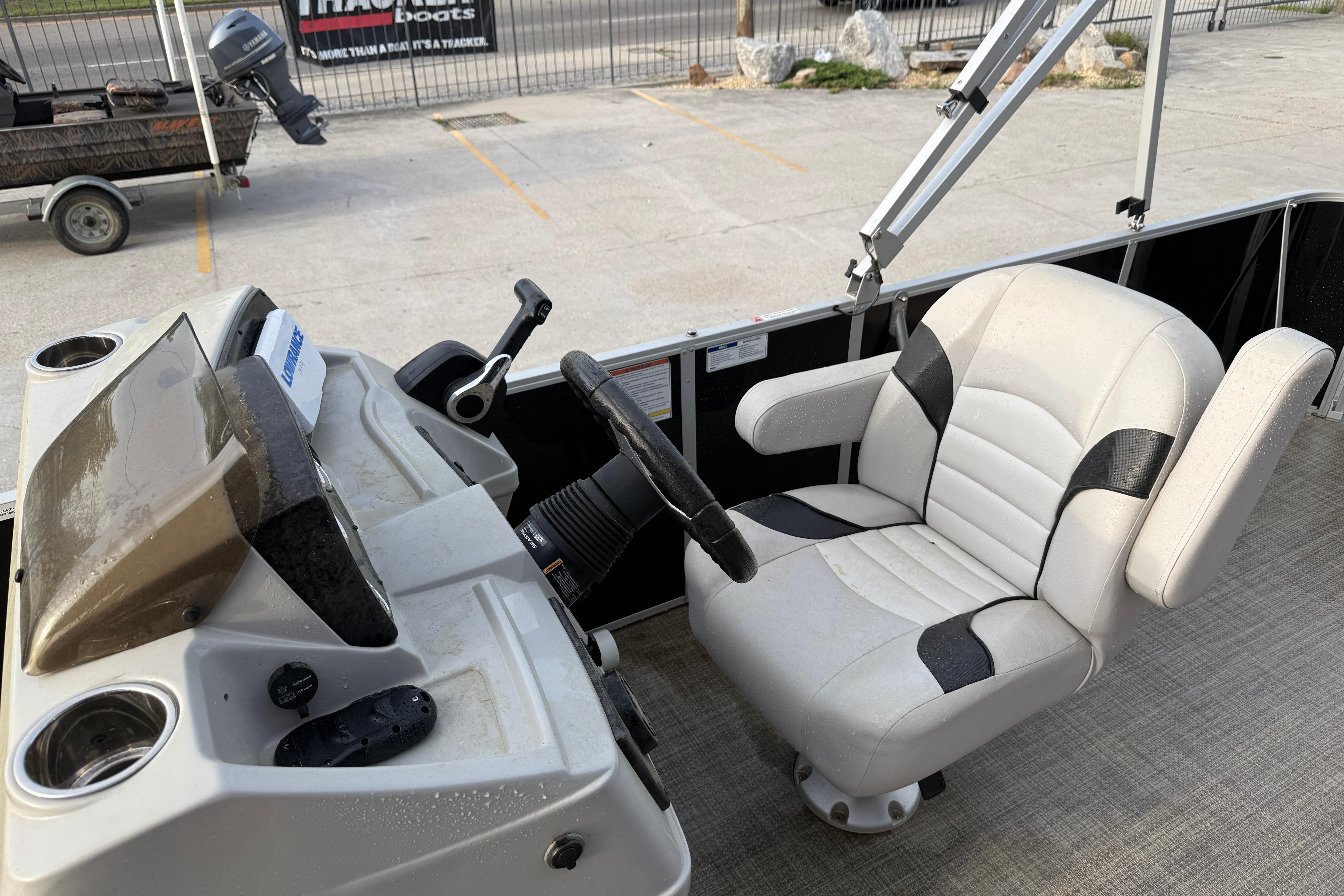 Captain's chair and console of 2022 Custom G3 Suncatcher 322FC boat.