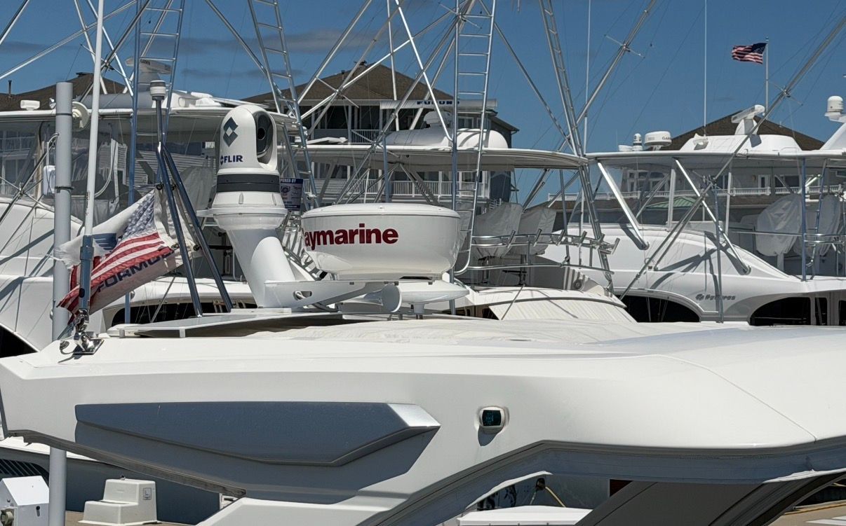 2025 Formula 330 Crossover Bowrider OB - 18