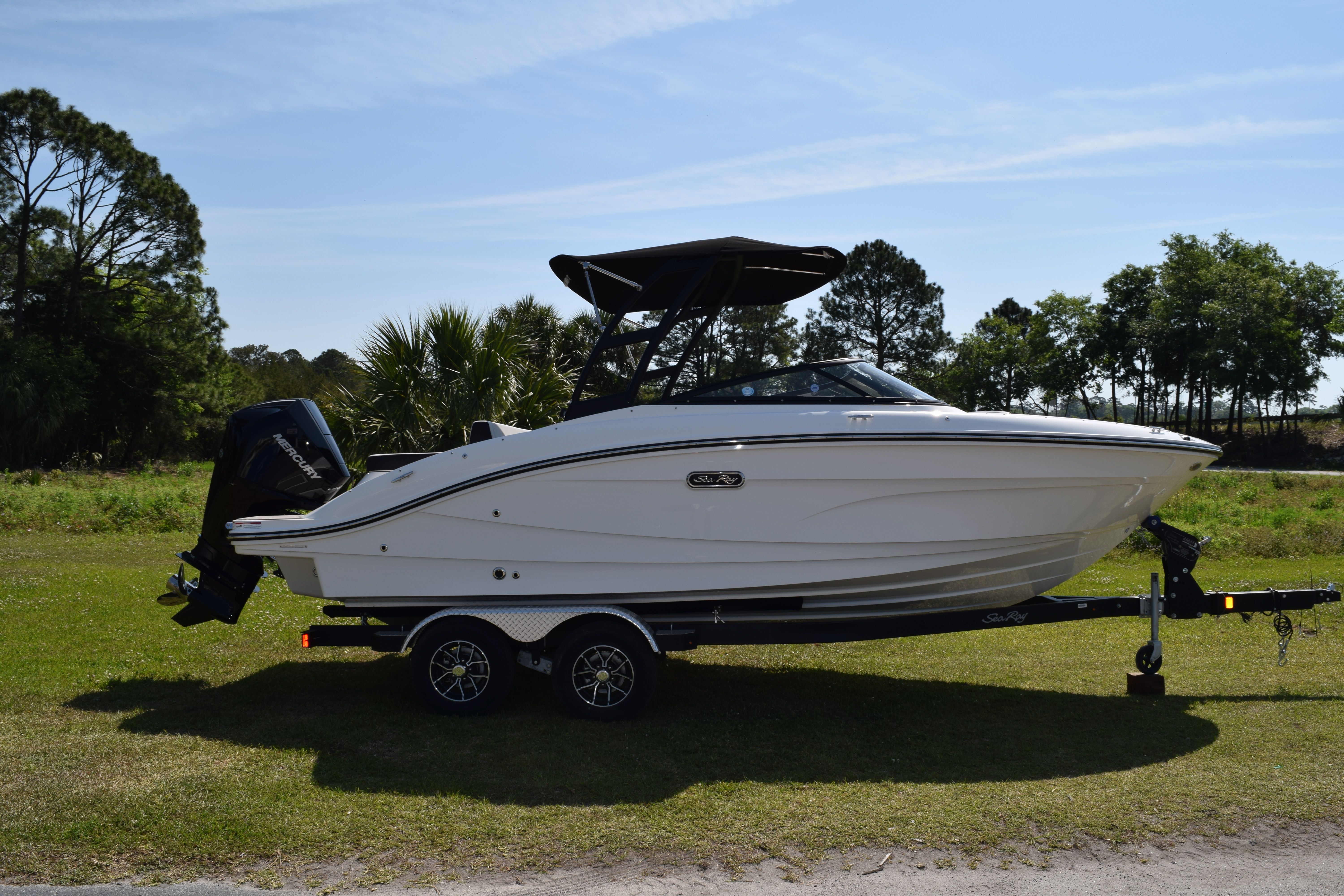 2026 Sea Ray SPX 210 Outboard