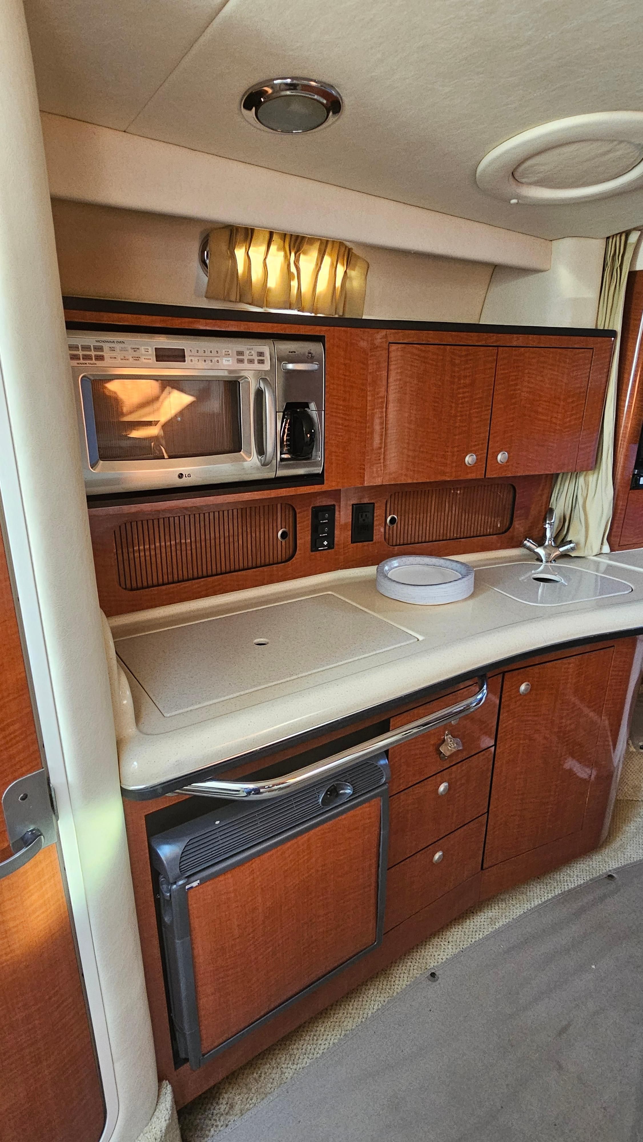2005 Sea Ray Sundancer 320 - 15