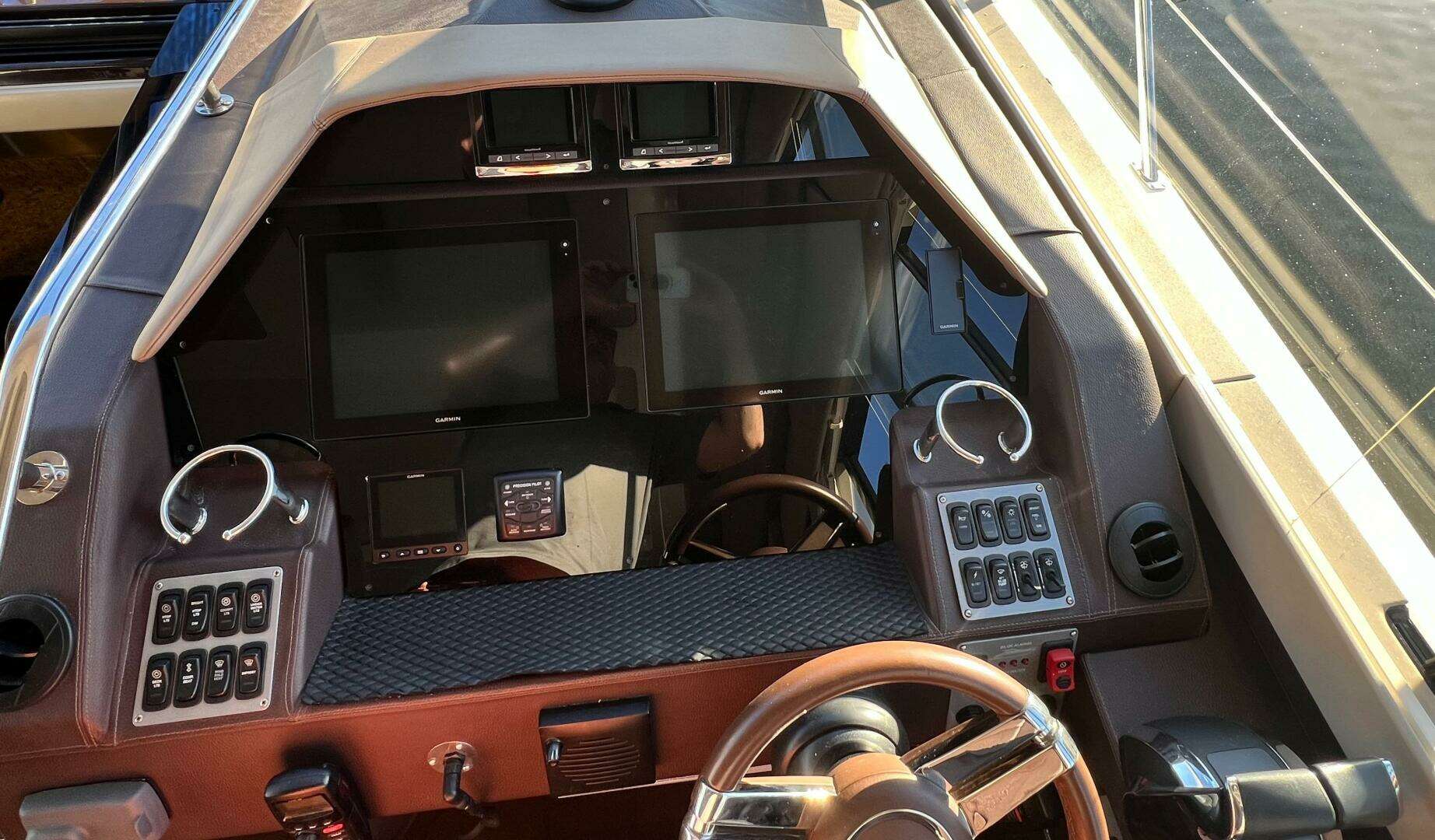 2015 Regal 53 Sport Coupe - Image 26