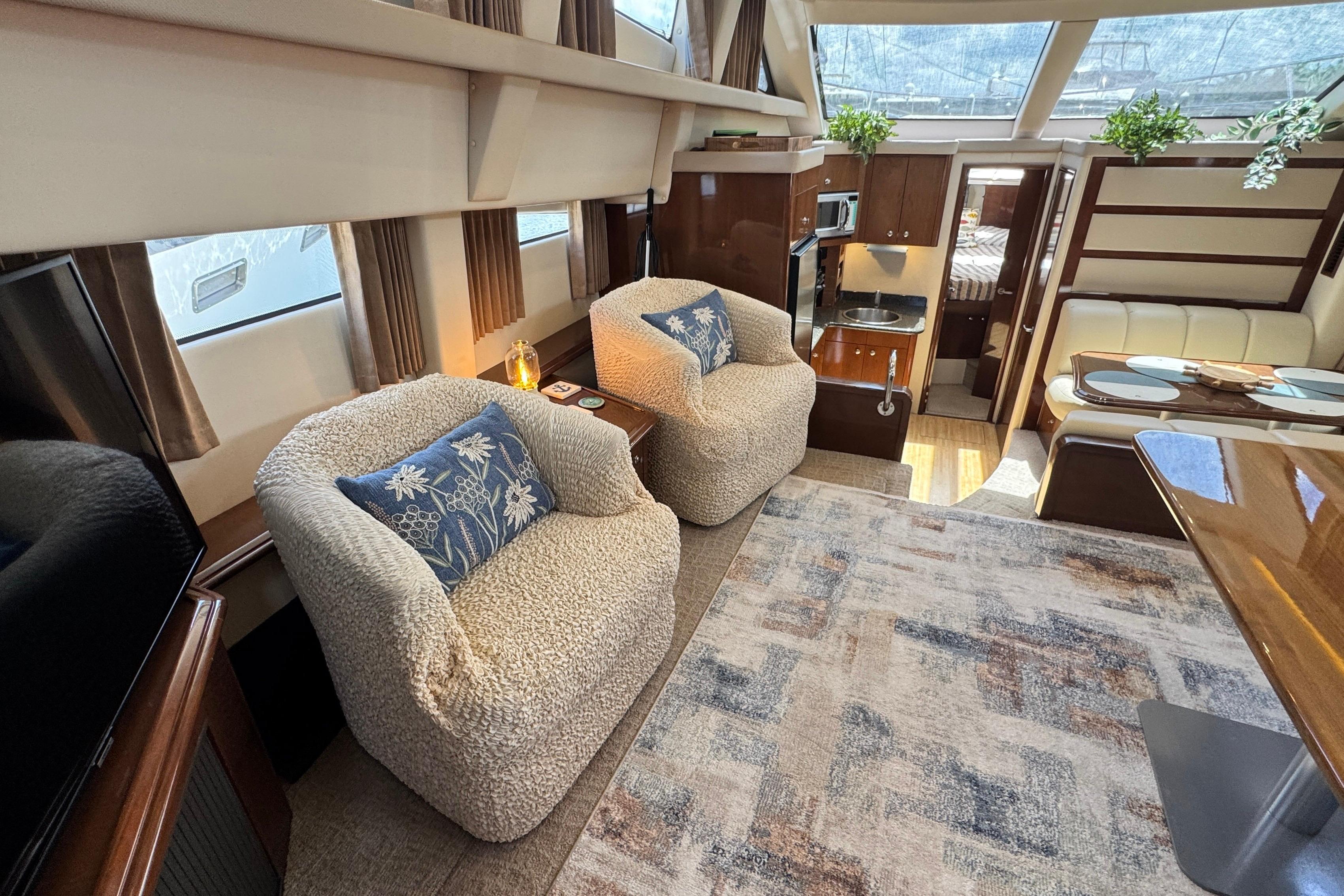 2007 Carver 47 Motor Yacht Salon with Plush Seating and Elegant Decor