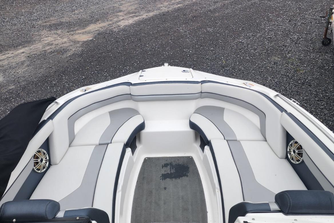 2015 Yamaha Boats 212X interior with gray and white seating, outdoor setting.