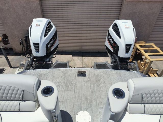2026 Avalon Catalina Quad Lounger Windshield 27 FT - 7