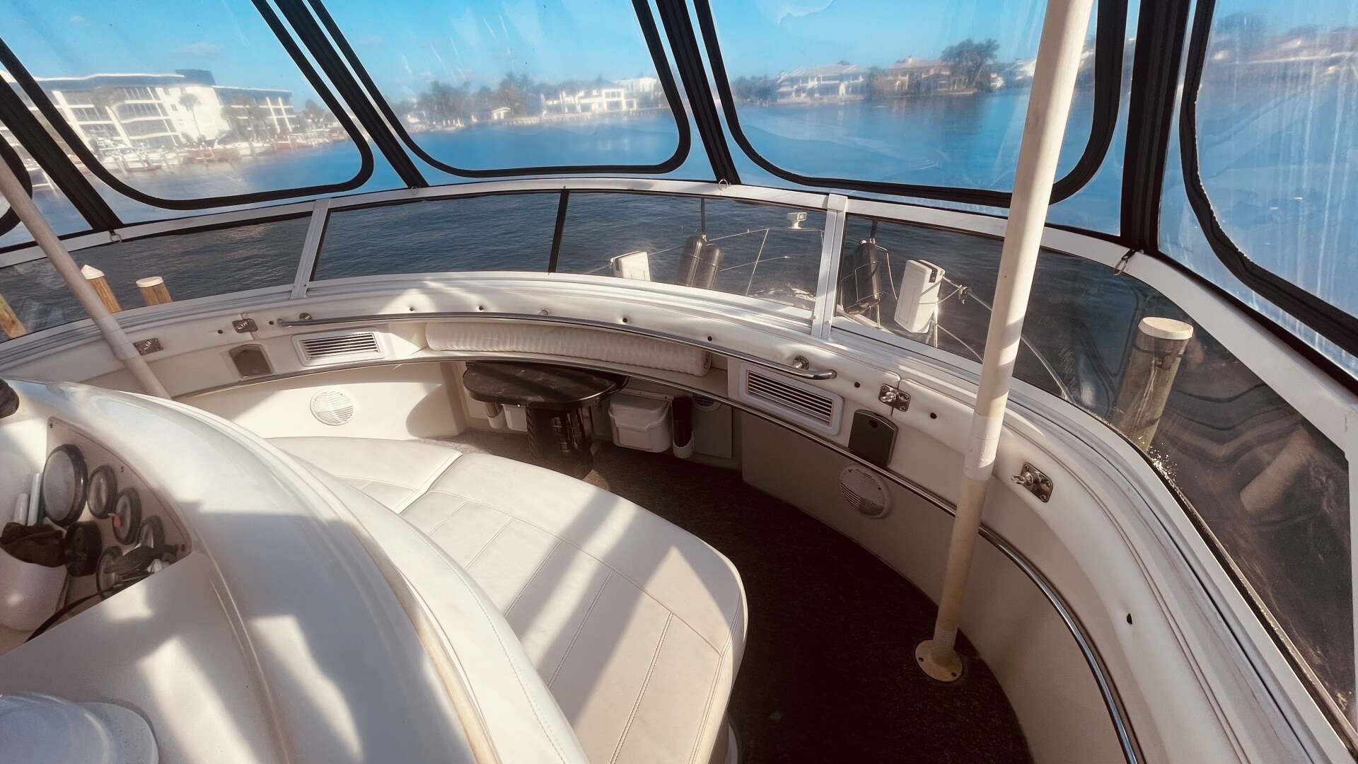 1997 CARVER YACHTS 500 COCKPIT MY - Image 57