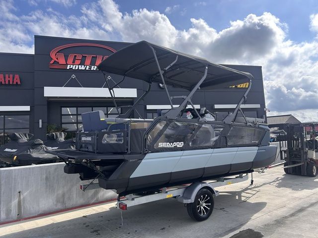 2026 Sea-Doo Switch Cruise Limited™ 21 - 300 hp - Double Bimini - 4